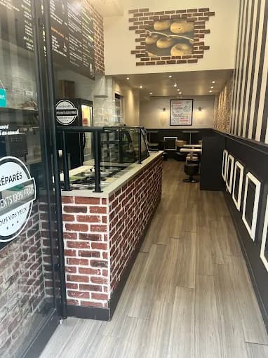 Intérieur du café Bagel & Coffee